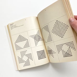 publikaties van de en werk van – publikationen der und arbeiten von – publications by and works by edition hansjörg mayer